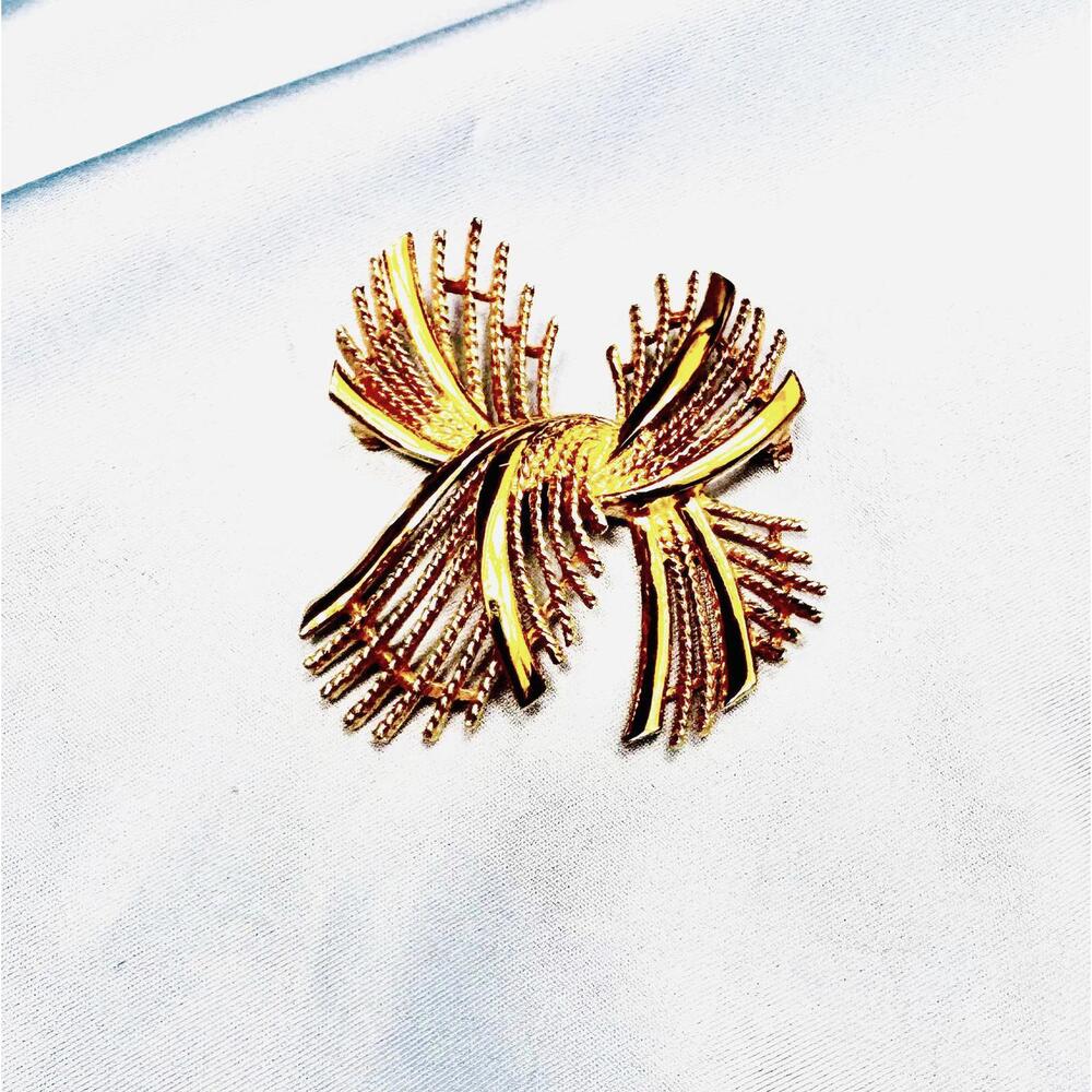 Gold Tone Abstract Ribbon Pin